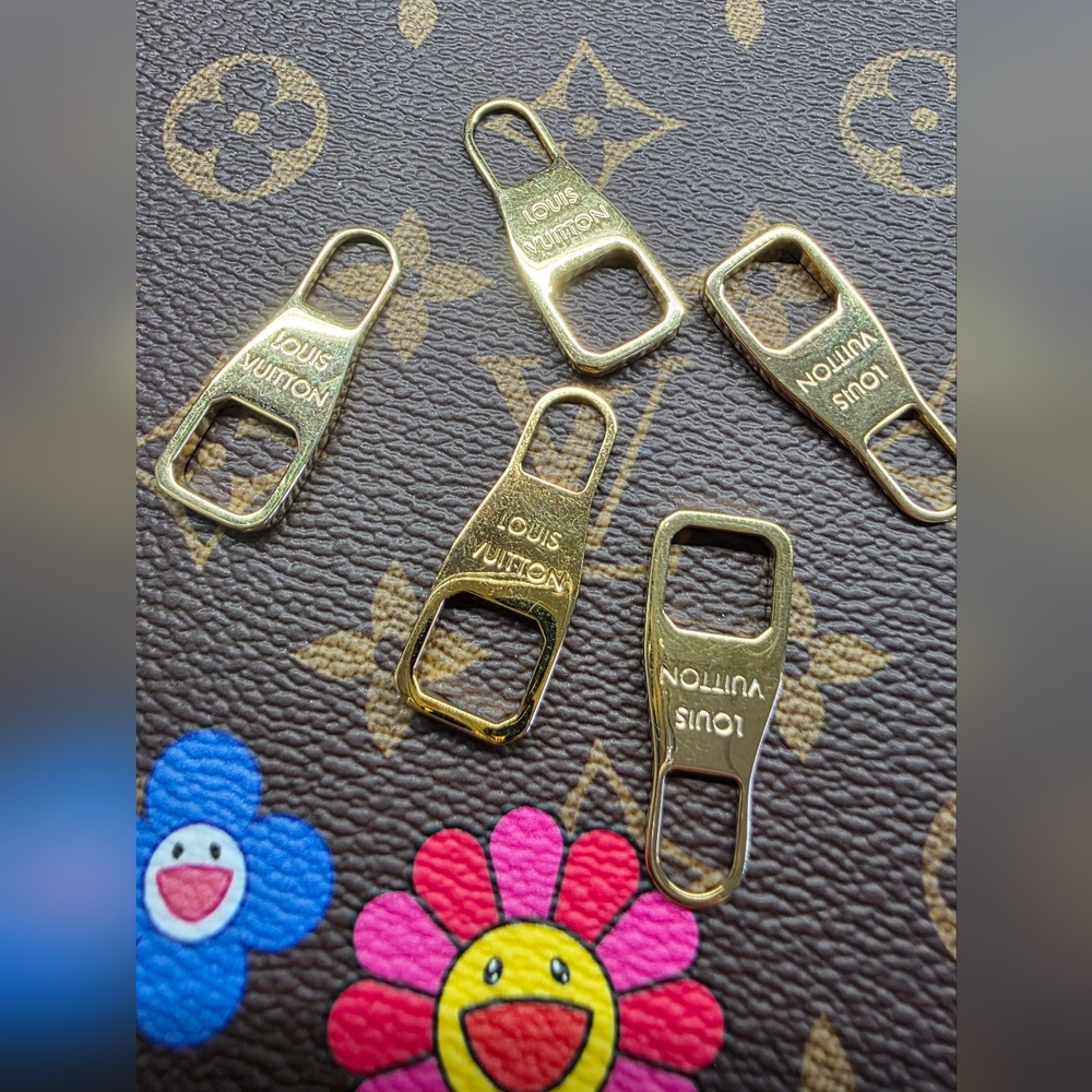 Louis Vuitton Gold Zipper Pulls...x5